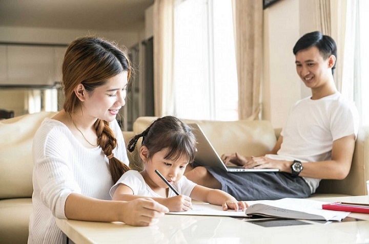Cha mẹ có nên cho con học tiếng Anh 1 kèm 1 tại nhà?