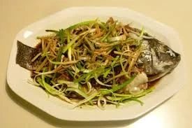 Đậm đà ngon cơm với canh cá rô phi nấu chuối xanh - Nông Thôn ngày nay