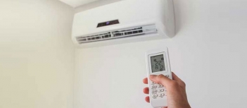 Remote máy lạnh không điều khiển được, phải làm sao? - Nông Thôn ngày nay