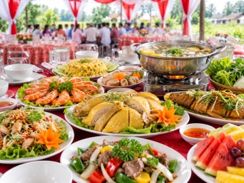 Tiệc ở quê nên chọn thực đơn truyền thống hay hiện đại