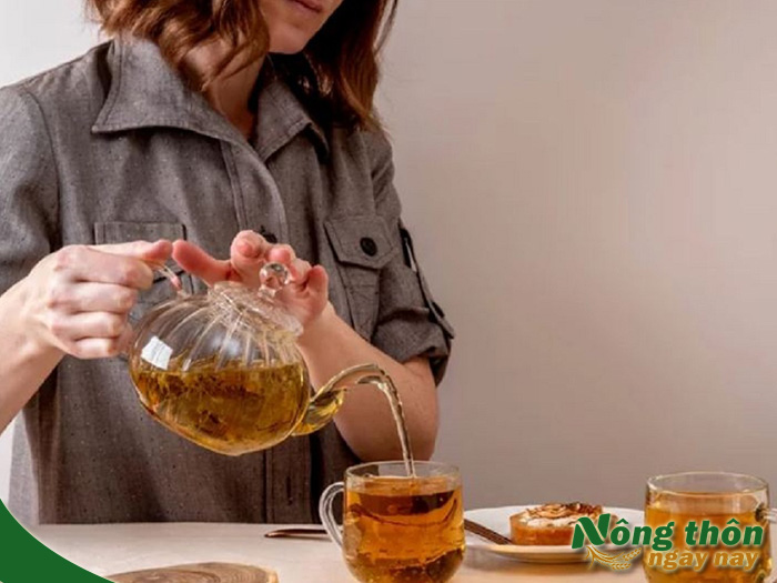 ai không nên uống trà xanh