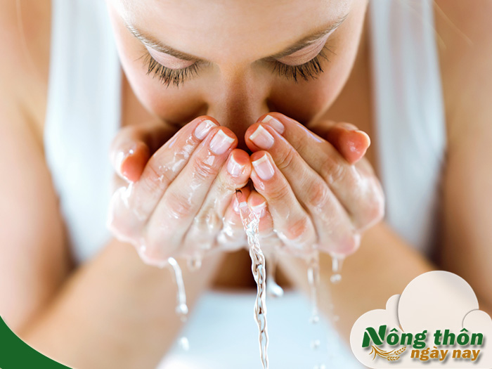 tác dụng của rửa mặt bằng nước trà xanh
