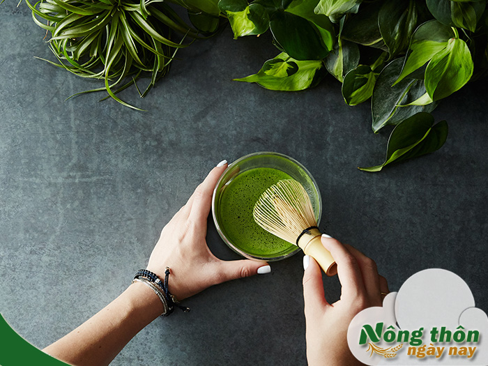 uống trà xanh có trắng da không